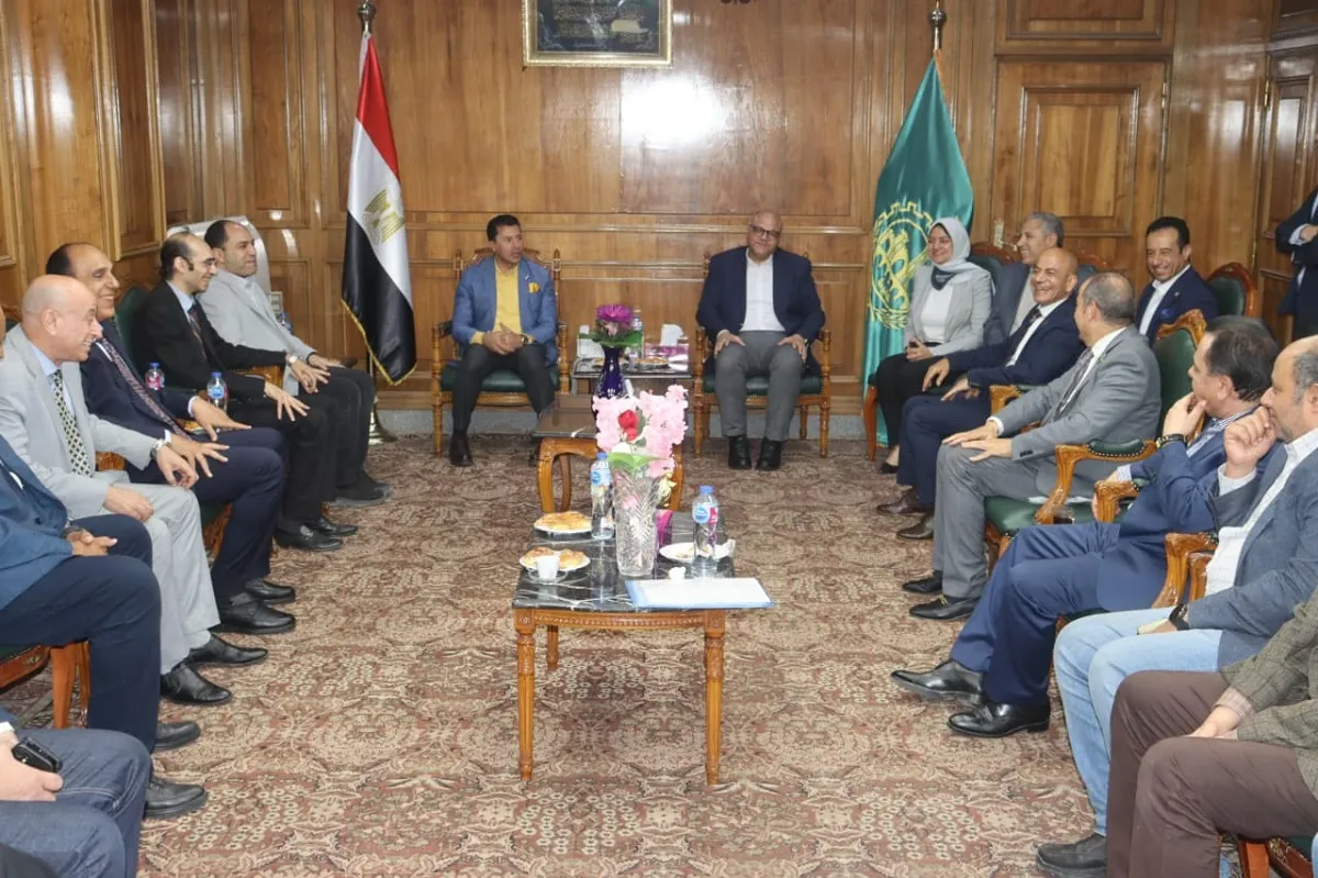 اجتماع محافظ القليوبية مع وزير اشباب والرياضة