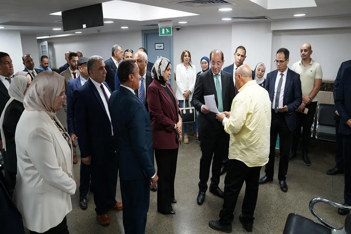 وزير المالية خلال جولته الميدانية بالإسكندرية