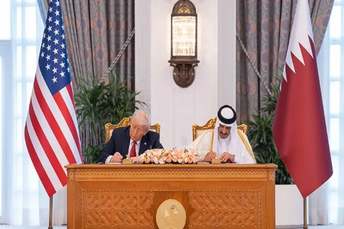 أثناء توقيع الاتفاقيات والتي شملت قطاع الطيران والدفاع