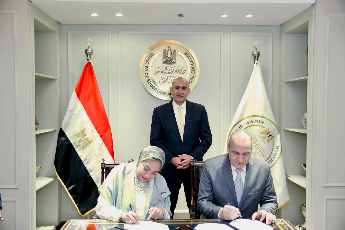 أثناء توقيع البرتوكول بين وزارة التعليم ومؤسسة التعليم أولًا