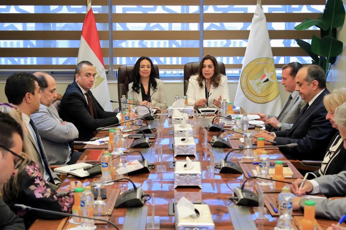 اجتماع وزيرتي التنمية المحلية والتضامن وتسهيل تسويق الحرف التراثية