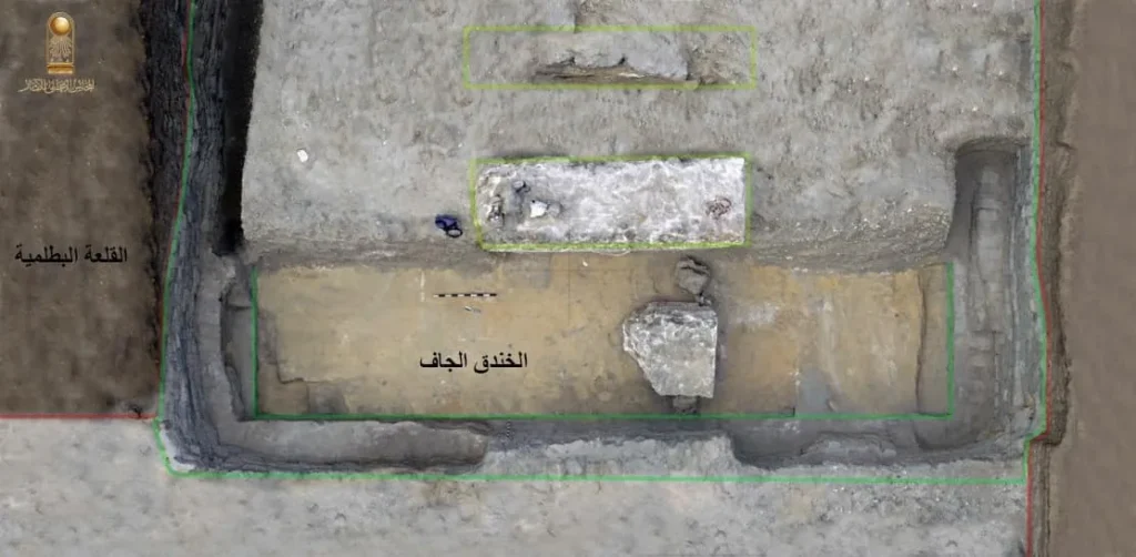 الخندق الجاف