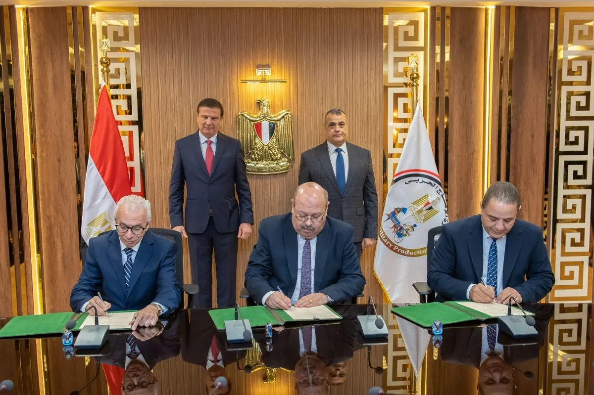 أثناء توقيع الاتفاقية بين وزارتي الإنتاج الحربى والزراعة