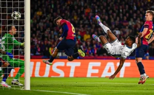 هدف لإنتر ميلان رائع عن طريق دامفرايس في شباك برشلونة
