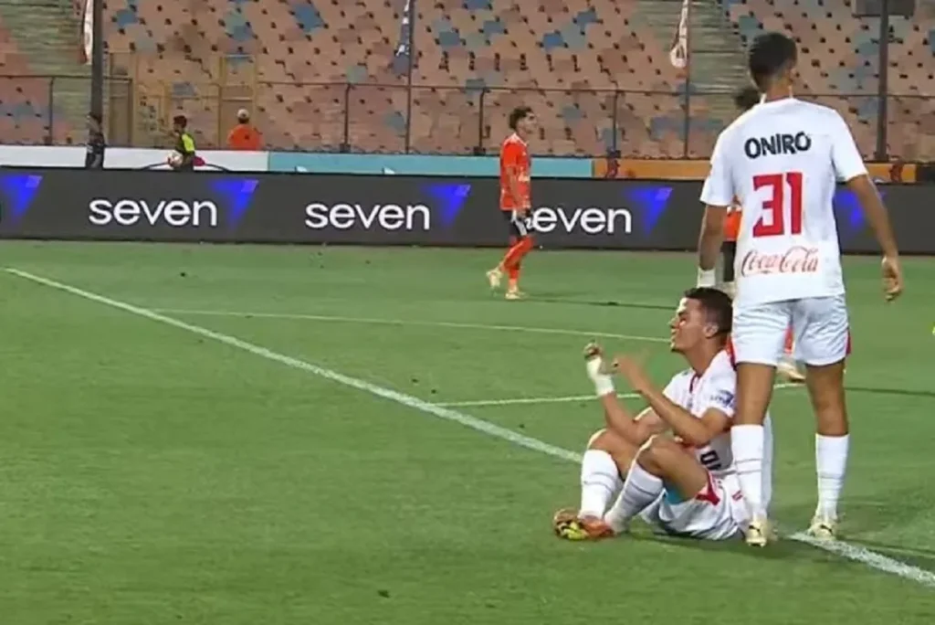 محمد شحاتة يحتفل بهدف الزمالك الأول في مرمى فاركو