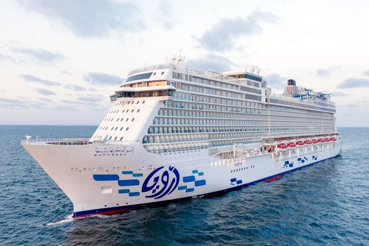 ميناء السخنة يستقبل السفينة السياحية AROYA