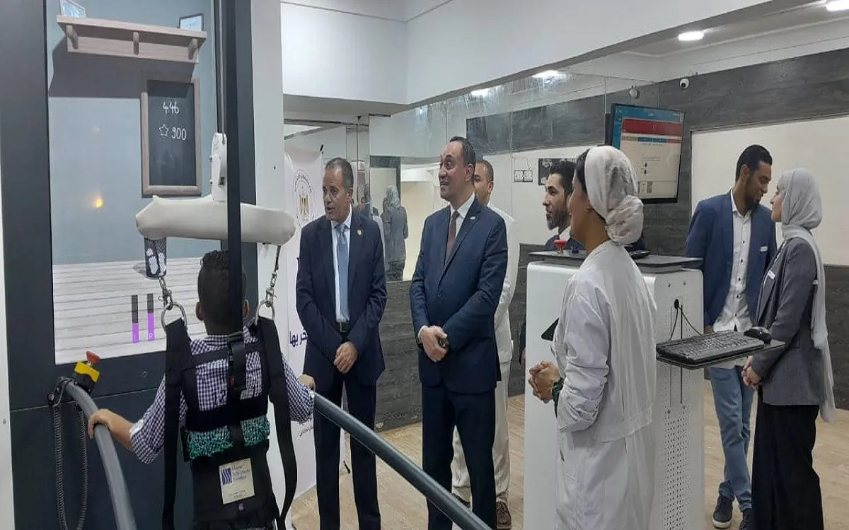 مسئولي بنك ناصر الاجتماعي خلال الافتتاح