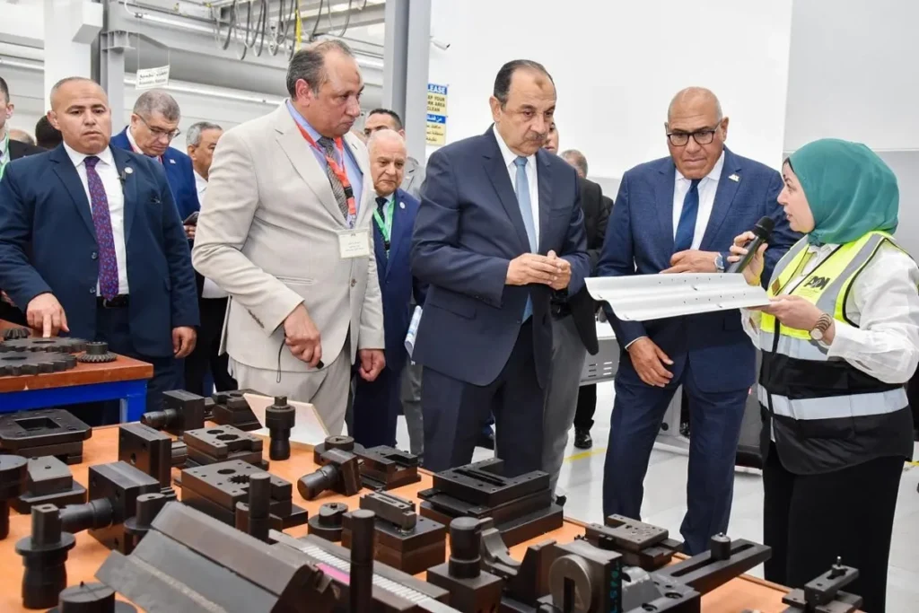 جولة وزير قطاع الأعمال العام ورئيس الهيئة العربية للتصنيع