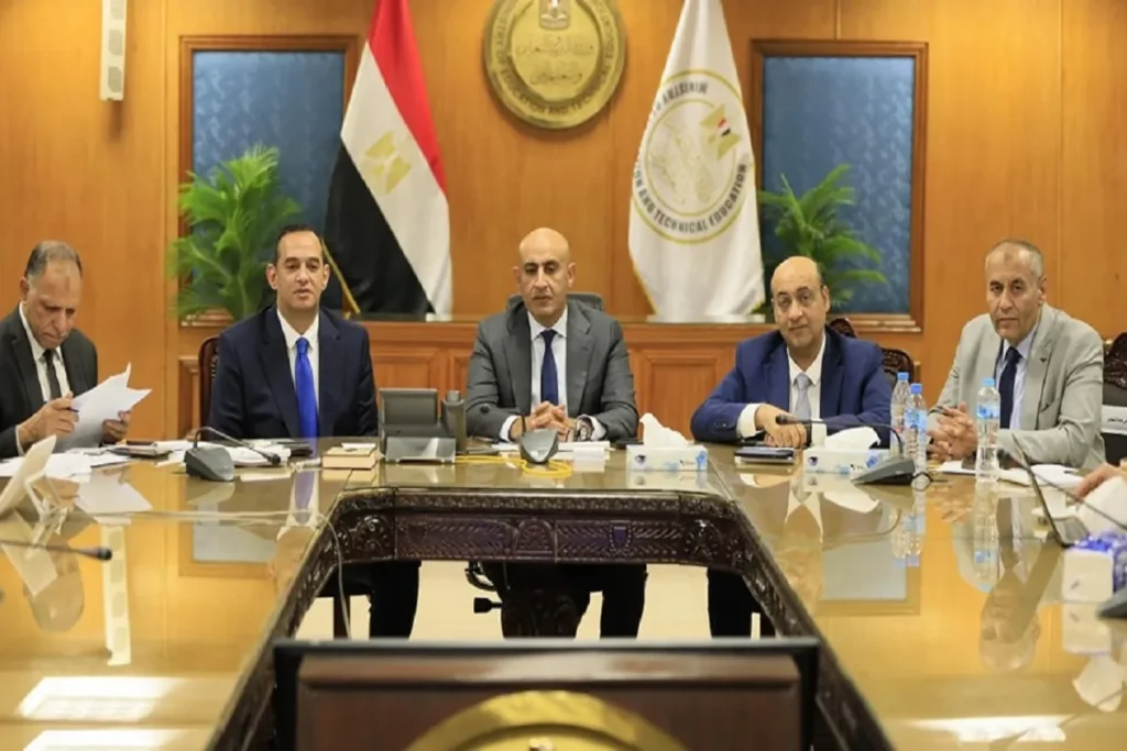 وزير التعليم خلال متابعة سير امتحانات الثانوية العامة