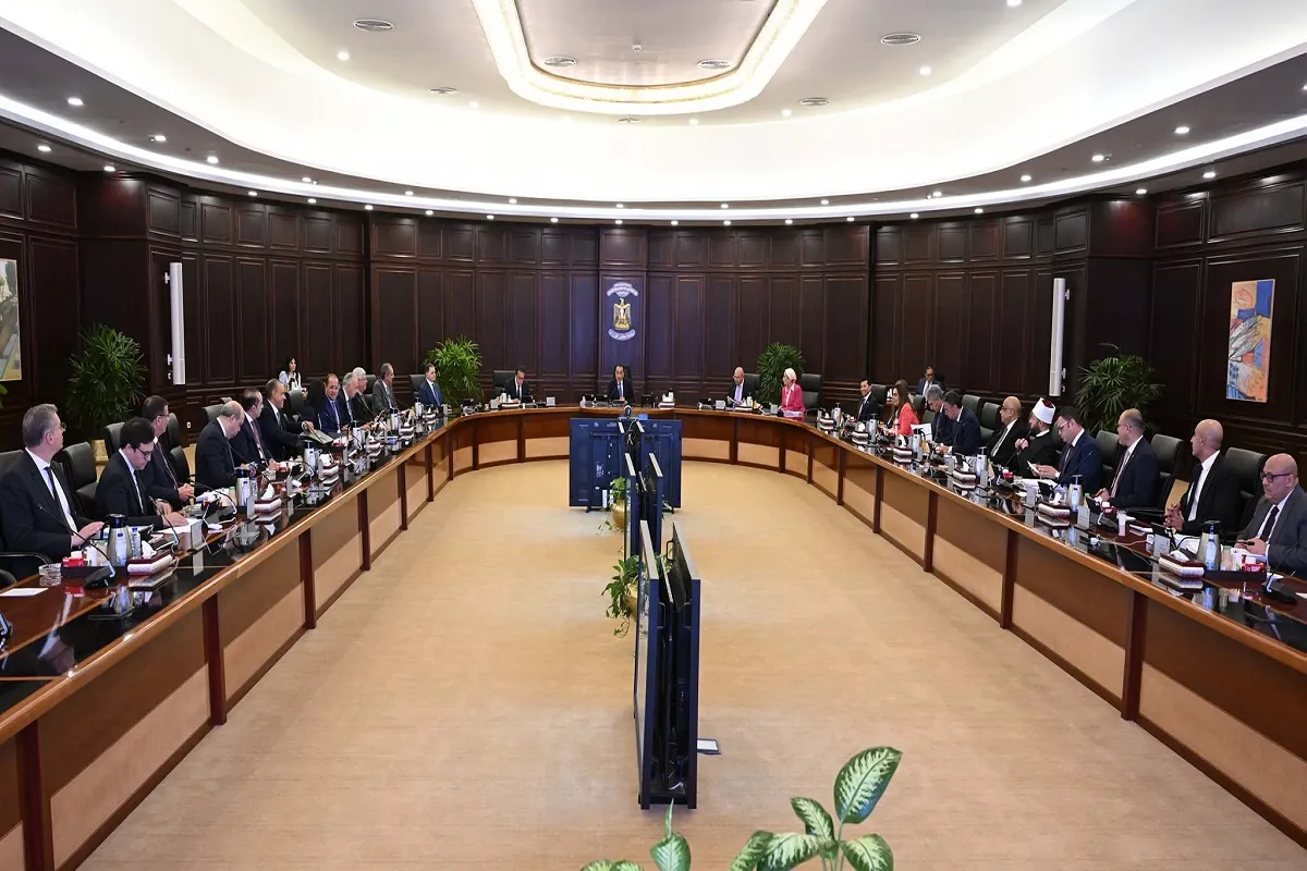 مجلس الوزراء يبحث ترقية موظفي الدولة