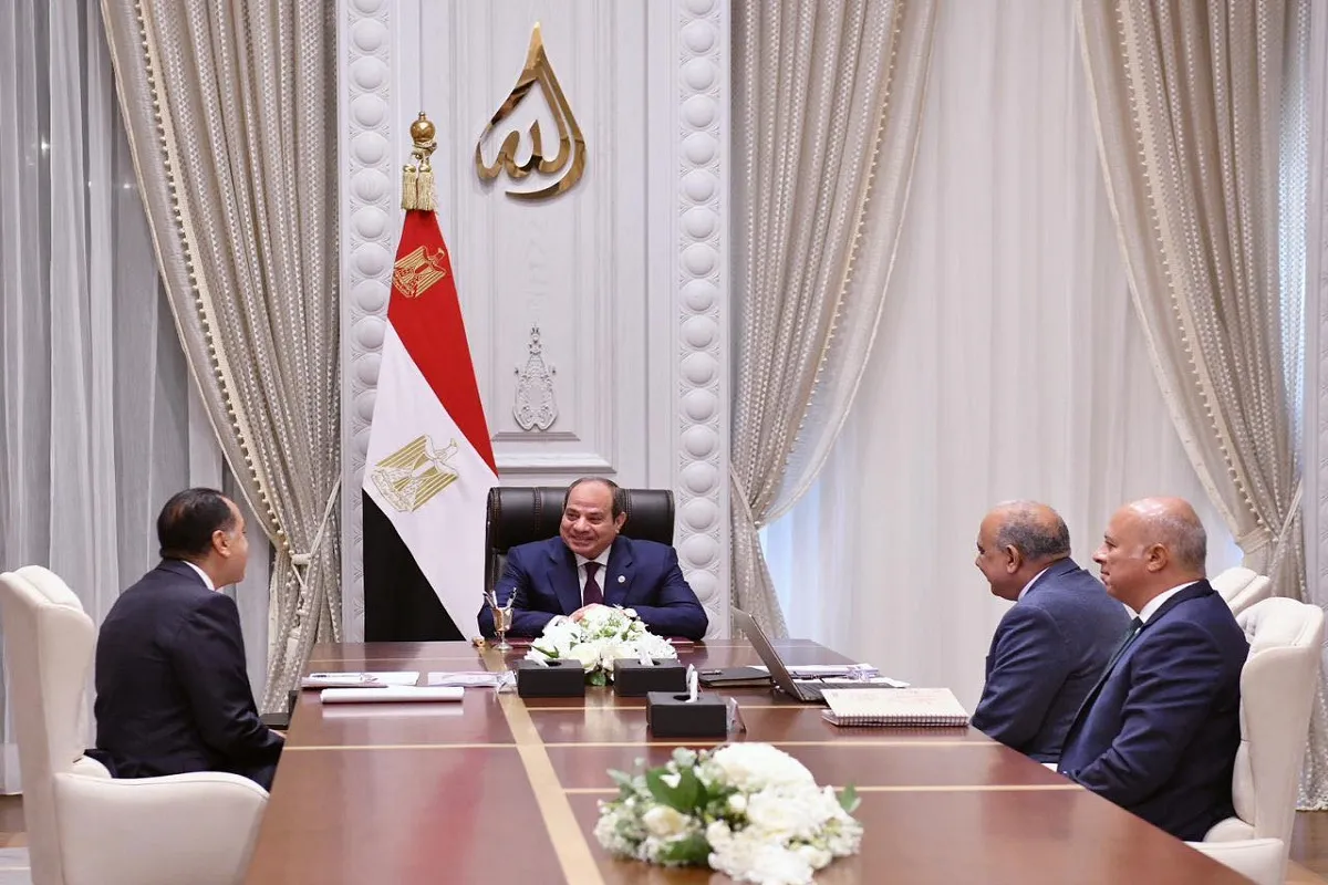 اجتماع سابق للرئيس المصري مع مدبولي