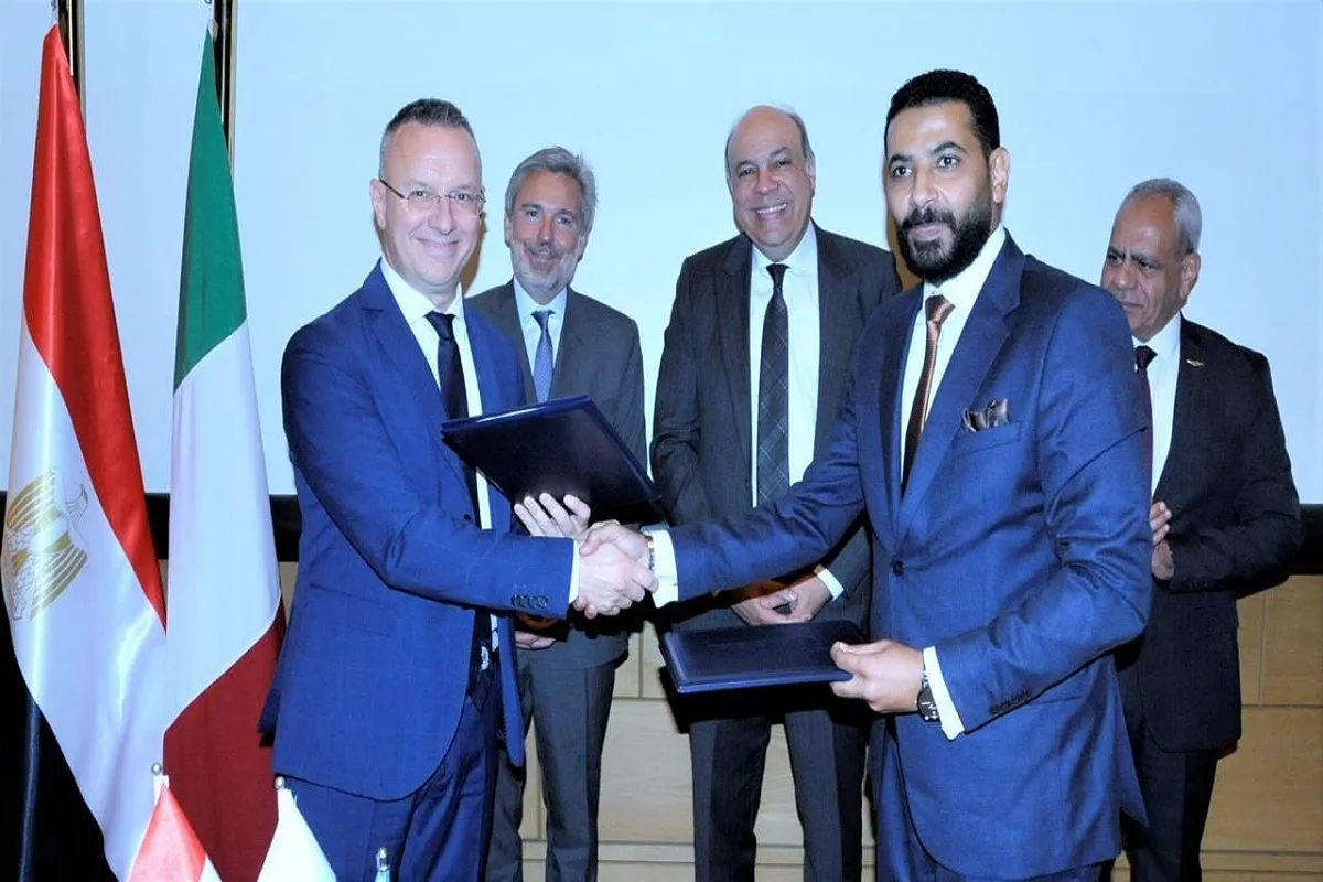 وزير الطيران المدني والسفير الإيطالي يشهدان توقيع بروتوكول التعاون
