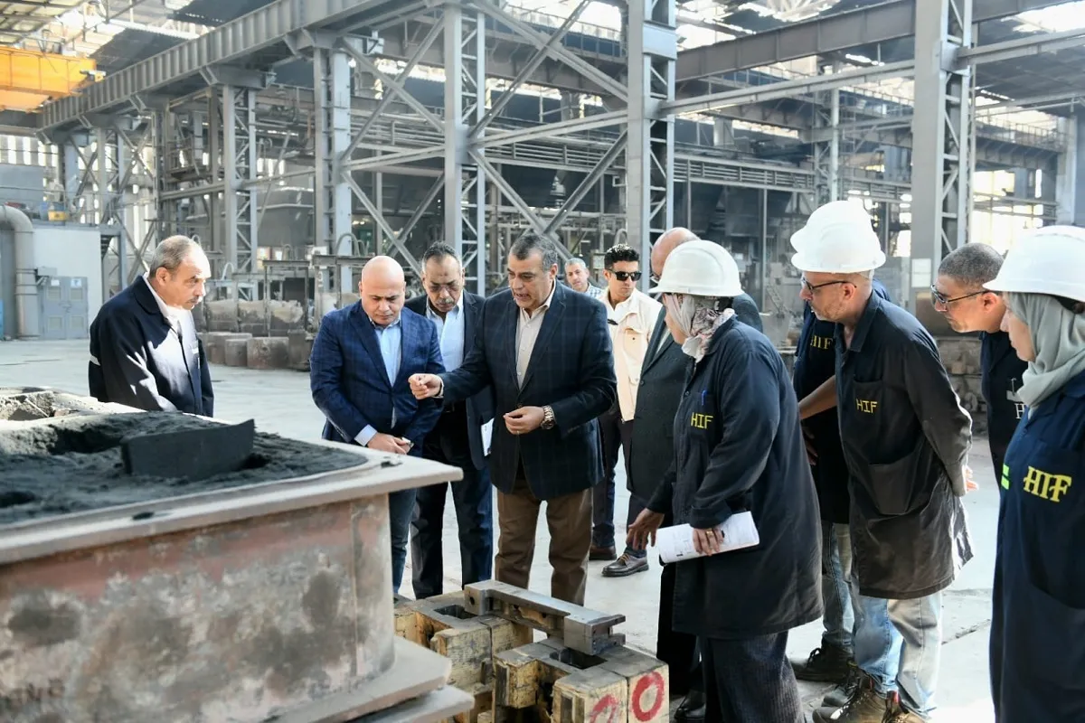 وزير الإنتاج الحربي خلال جولته بمصنع 9 الحربي