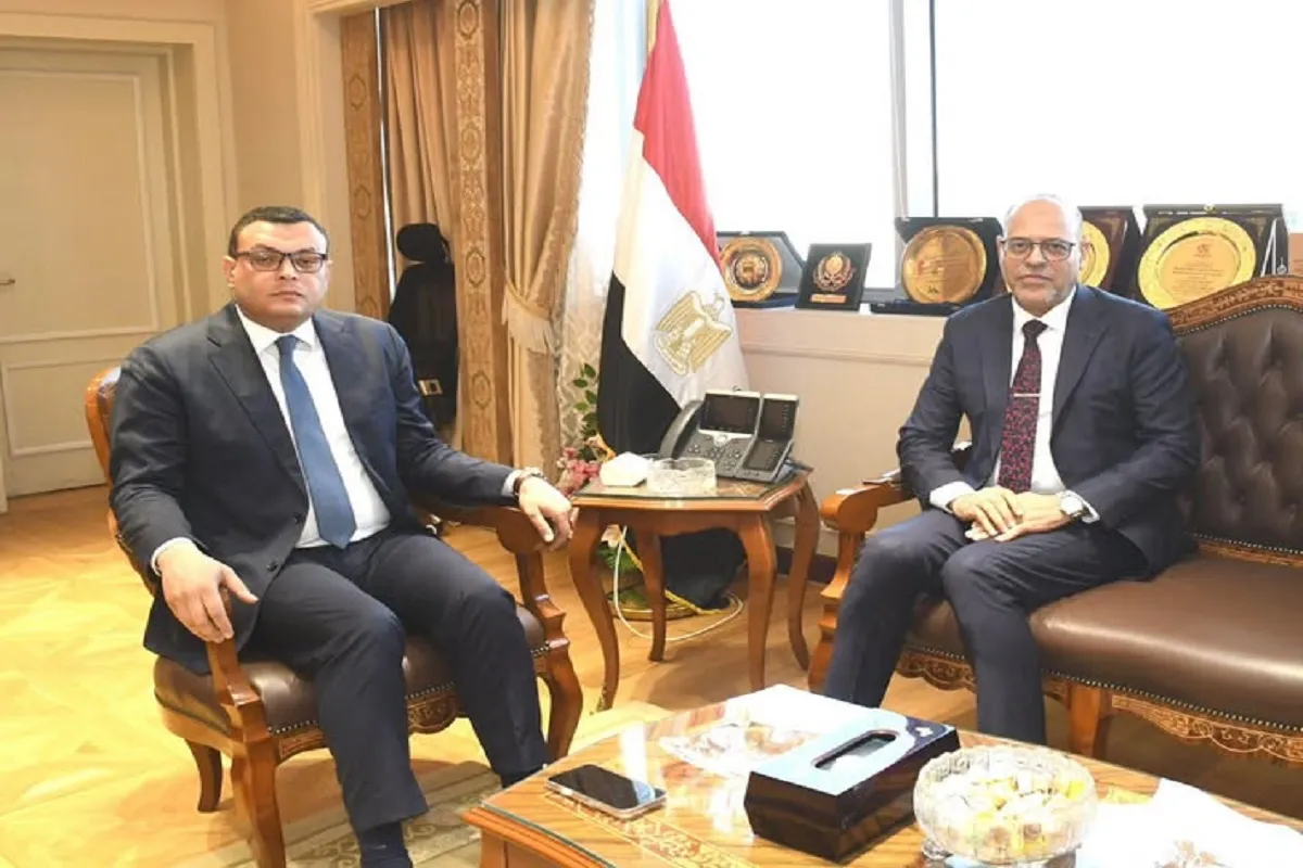 وزيري الإسكان والعمل