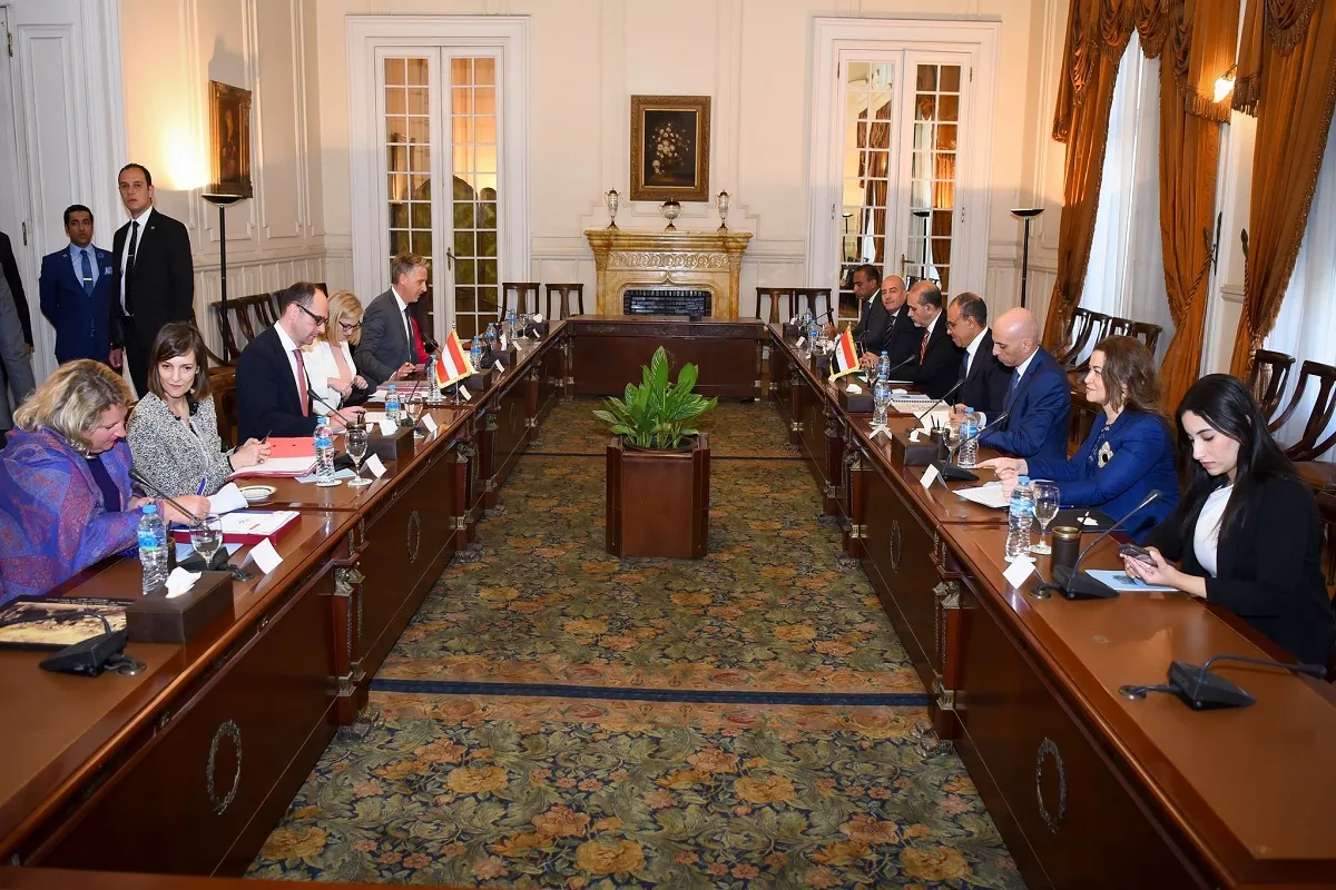 وزير الخارجية المصري في مباحثاته مع نظيرته النمساوية