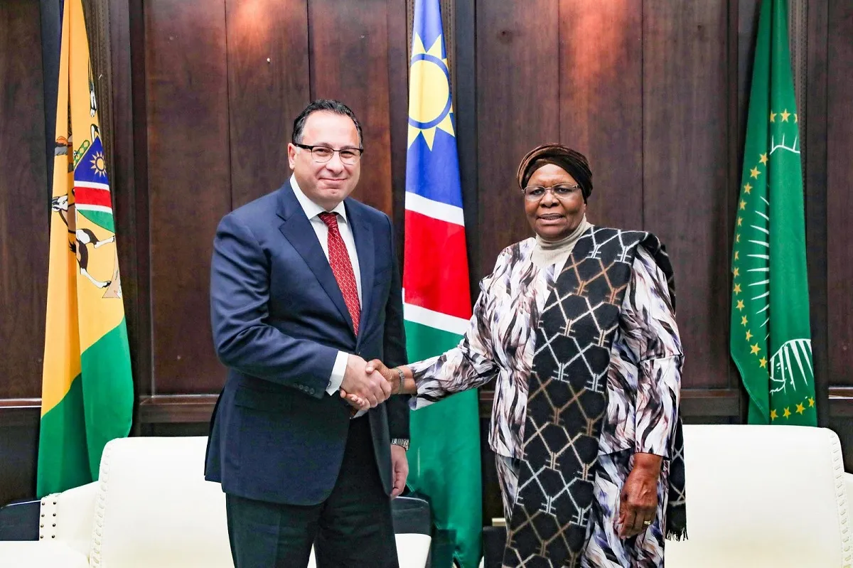 رئيسة ناميبيا تستقبل السفير المصري