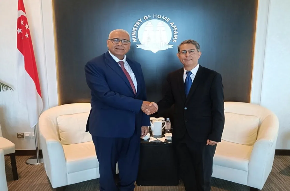 سفير مصر بسنغافورة يلتقى وزير الشئون الإسلامية