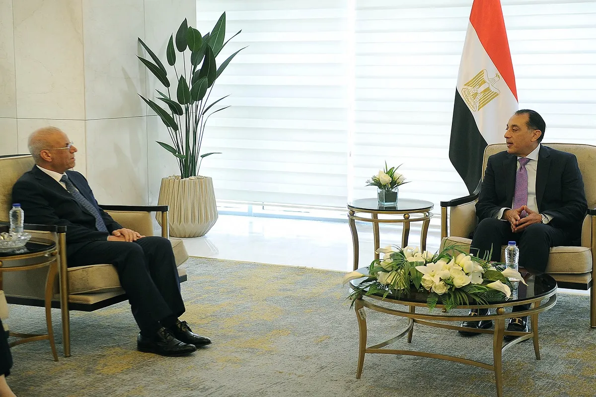 رئيس الوزراء المصري يستقبل السفير العراقي