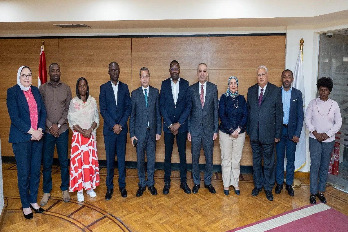 صورة تذكارية بين مسئولي البنك الزراعي ووفد أنجولا