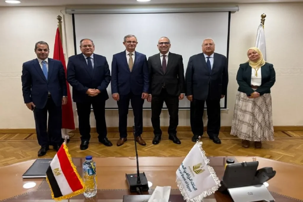 صورة تذكارية بين وزير زراعة صربيا ومسئولي البنك الزراعي