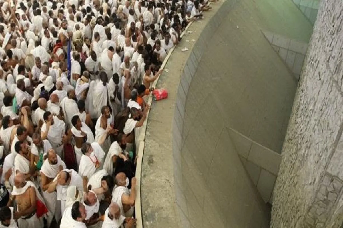 الحجاج يرمون جمرة العقبة الكبرى - أرشيفية