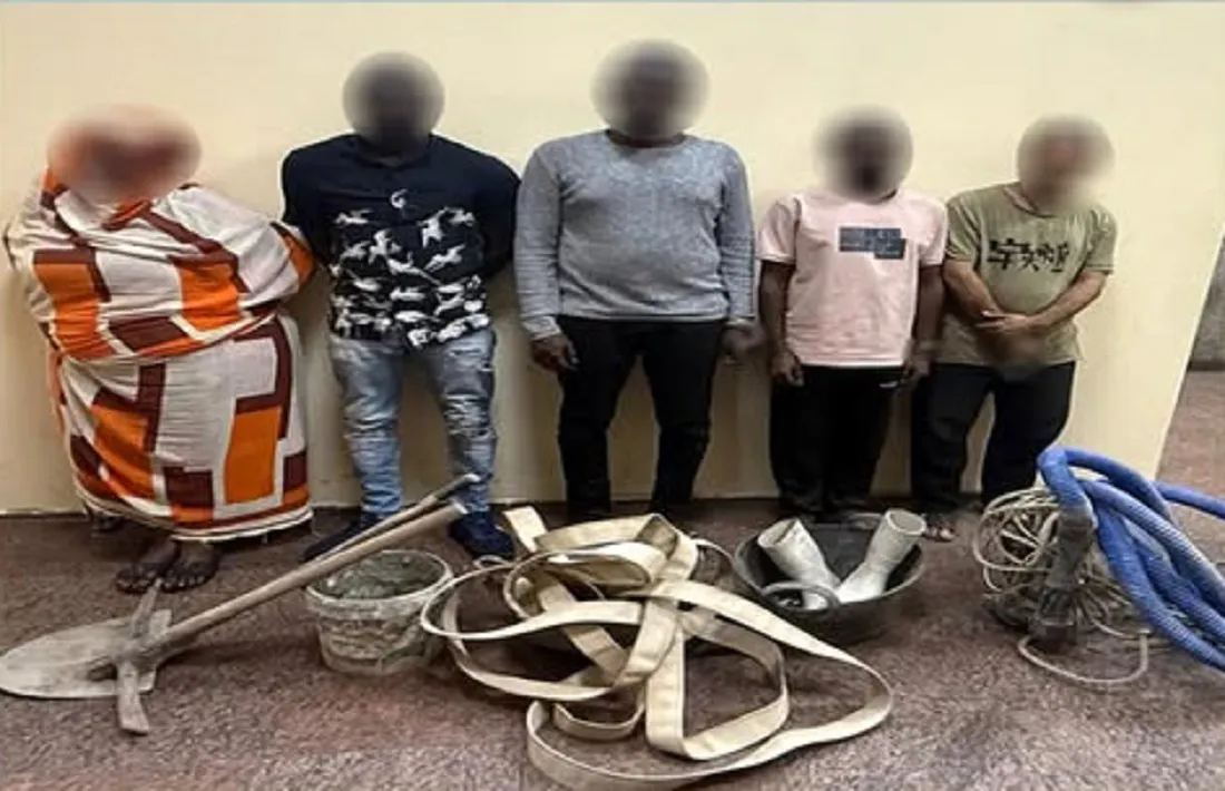 التنقيب عن الآثار داخل أحد العقارات - أرشيفية