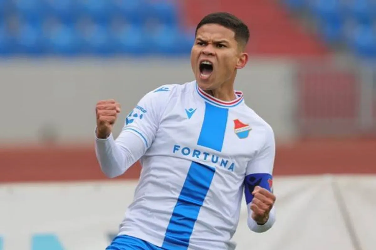 بيراميدز يضم البرازيلي إيفرتون دا سيلفا