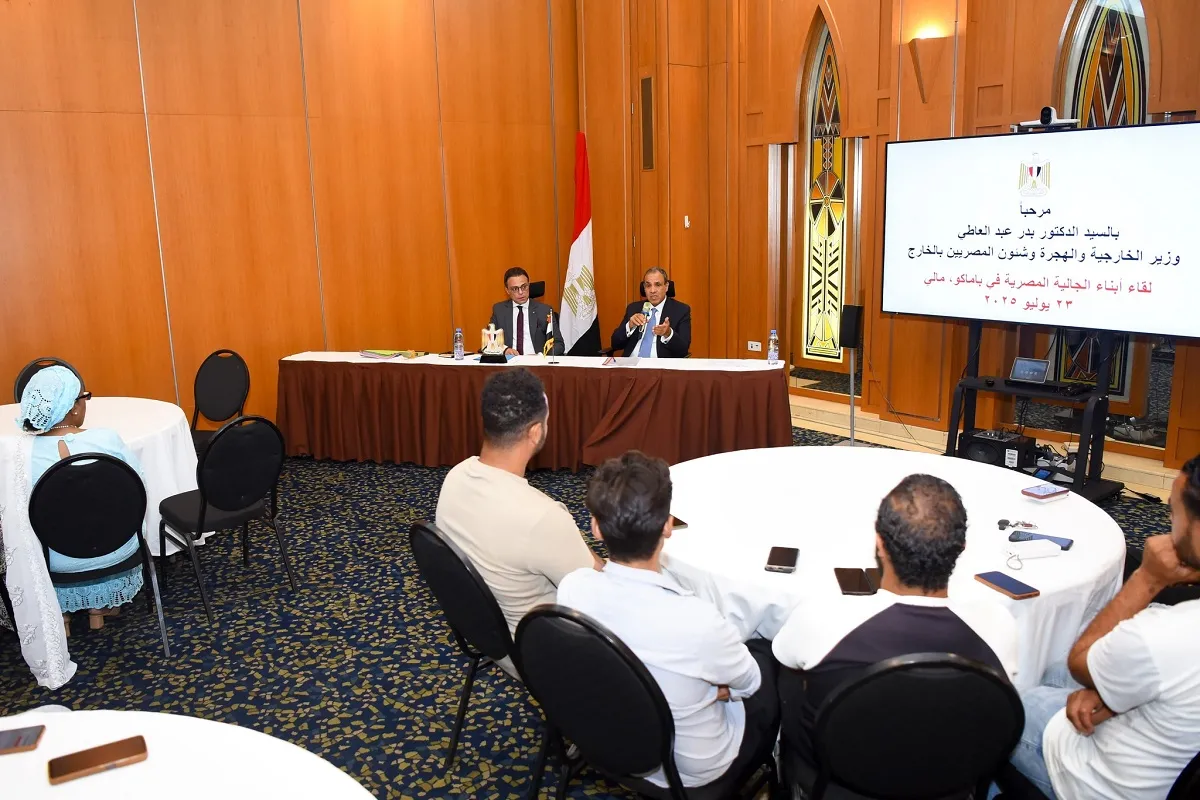 وزير الخارجية يلتقي بالجالية المصرية في مالي