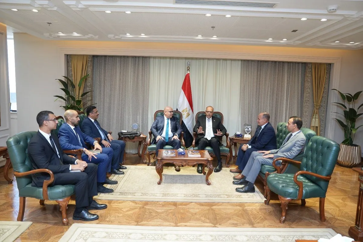 اجتماع وزير العمل مع مسئولي شركة يزاكي مصر