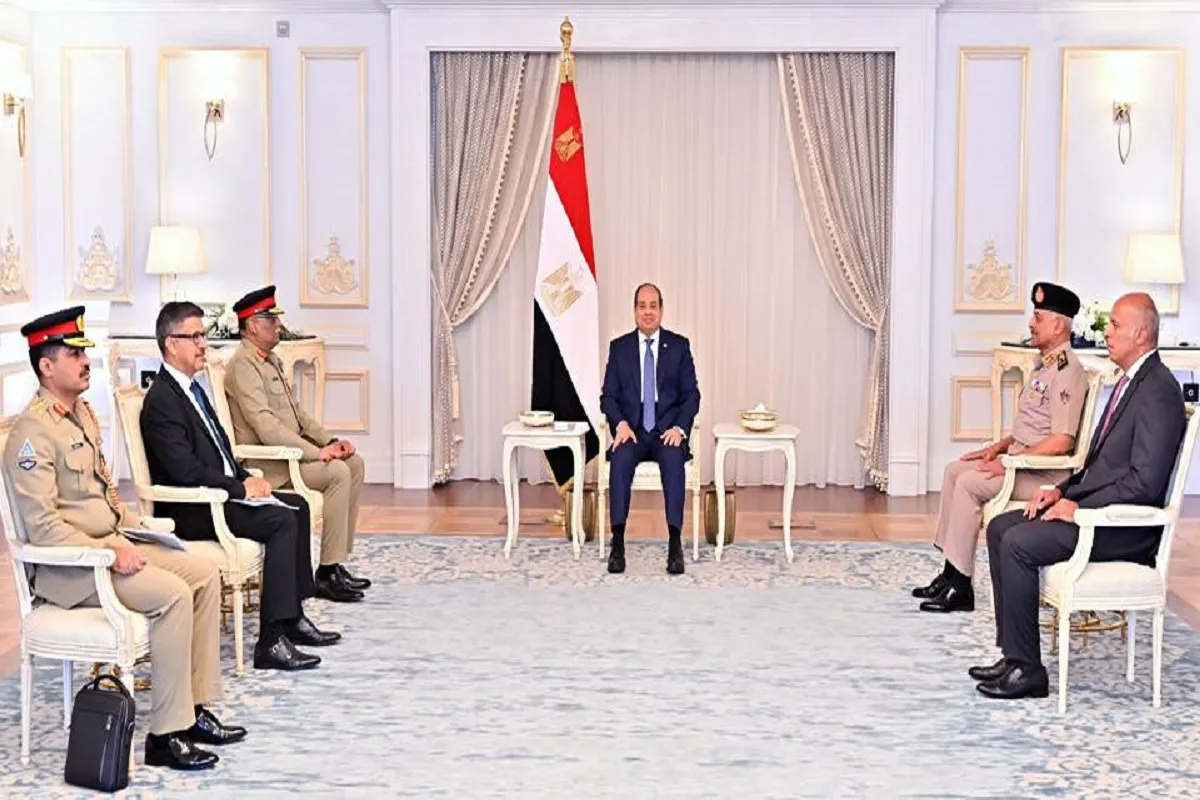 الرئيس المصري يستقبل رئيس هيئة الأركان الباكستانية
