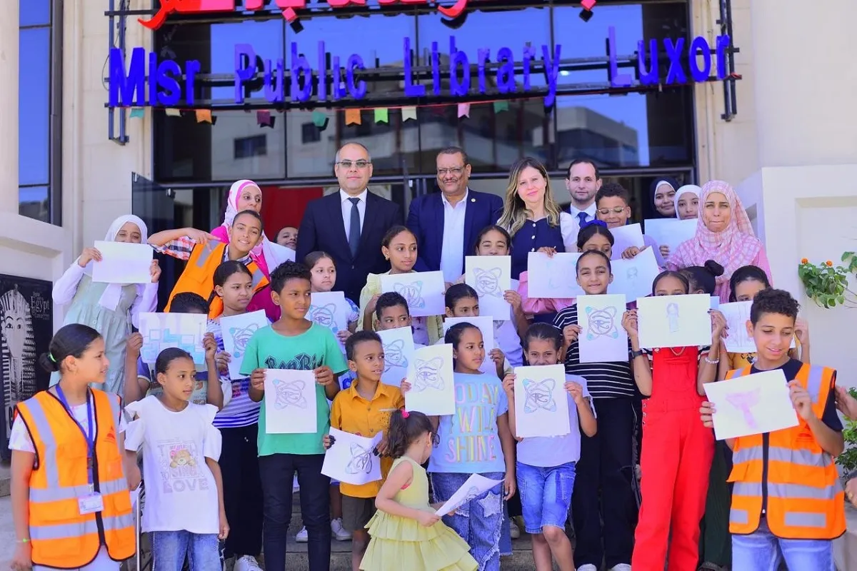 أعضاء هيئة الرقابة النووية والإشعاعية وسط الاطفال