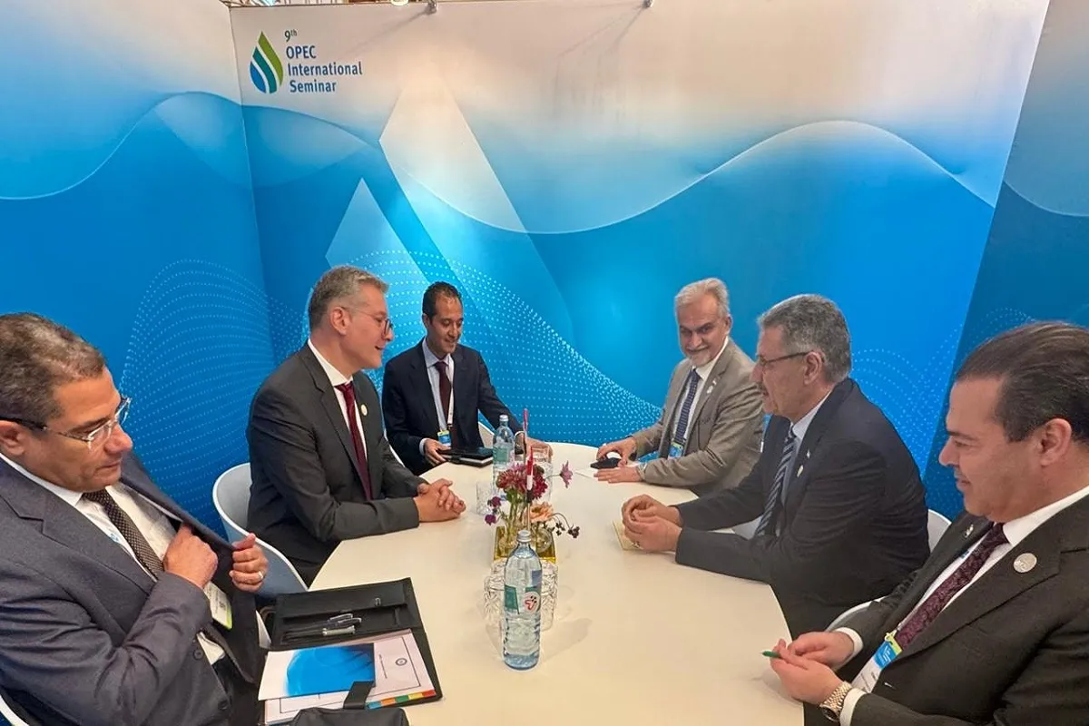 اجتماع وزير البترول المصري مع ووزير النفط العراقي