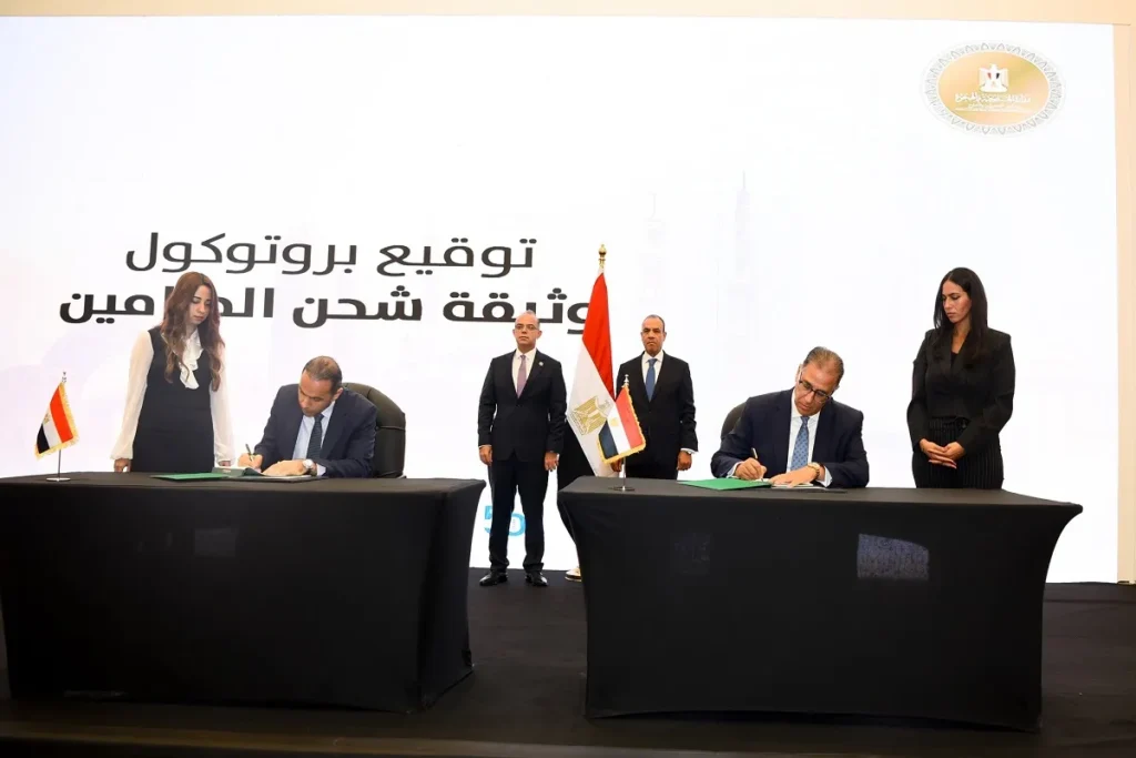 وزير الخارجية ورئيس الهيئة العامة للرقابة المالية يشهدان توقيع البروتوكول
