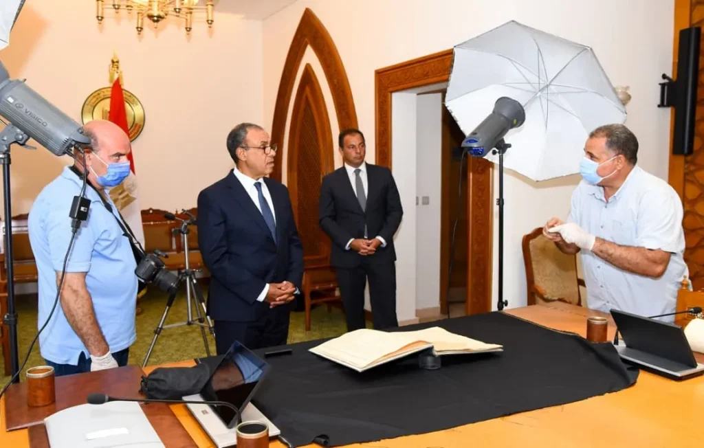 وزير الخارجية يتابع مشروع توثيق المستندات