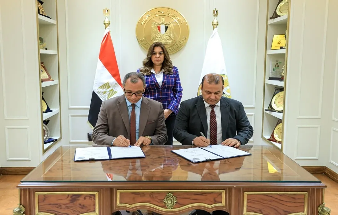 وزيرة التنمية المحلية تشهد مراسم توقيع عقد توريد المجزرين