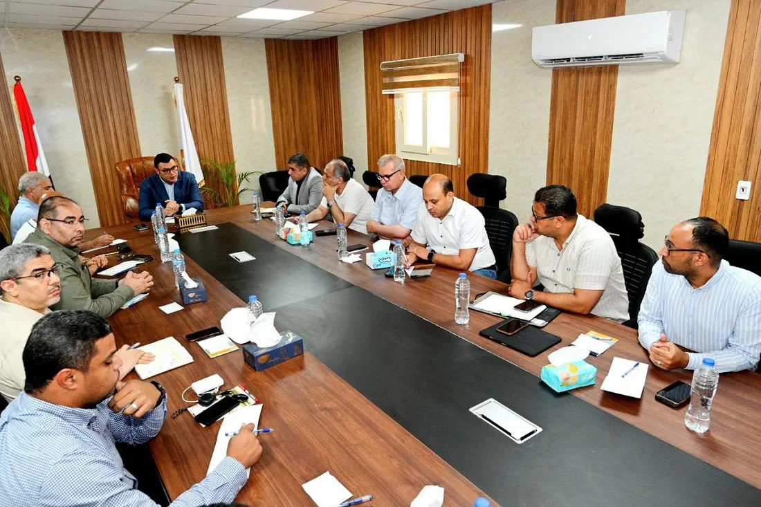 وزير الإسكان خلال اجتماع اليوم