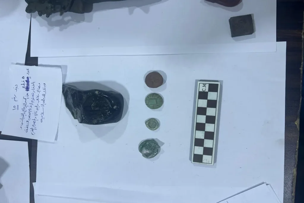 جمارك نويبع تضبط شحنة آثار ضخمة