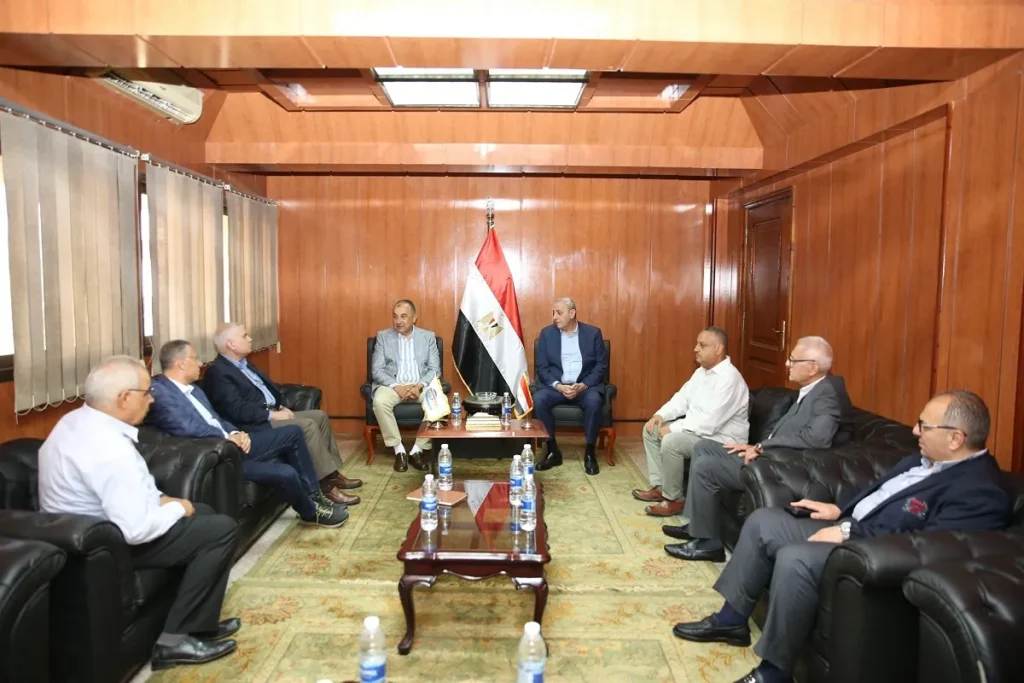 اجتماع وزير قطاع الأعمال مع محافظ الغربية وأعضاء مجلس النواب