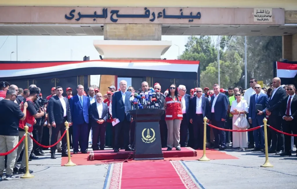 وزير الخارجية المصري ونظره الفلسطيني بمعبر رفح