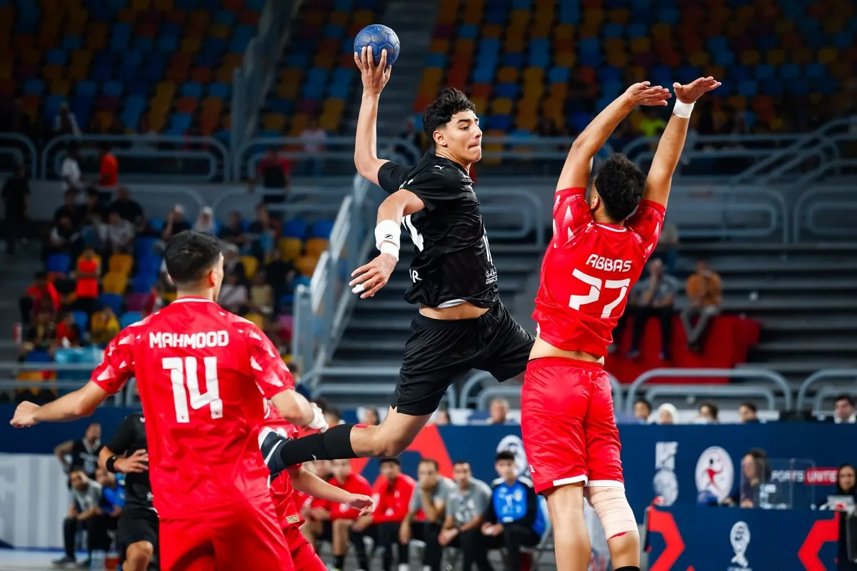 لقطة من مباراة منتخب مصر للناشئين ومنتخب البحرين التي اقيمت أمس