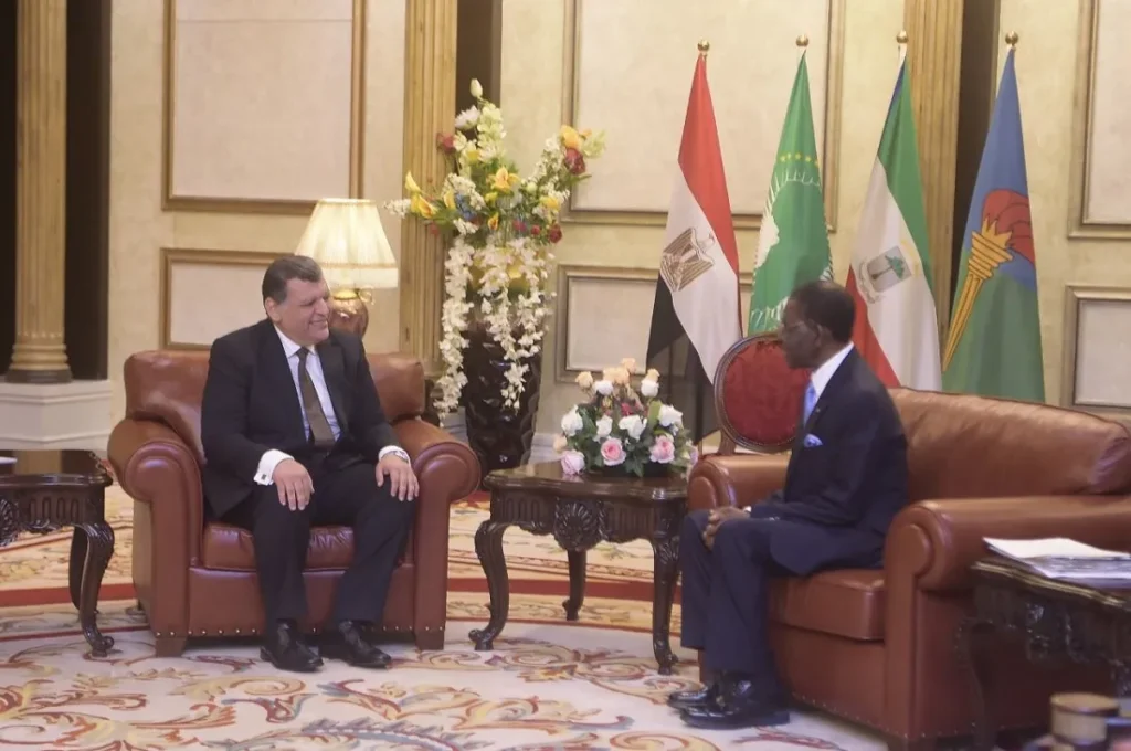 سفير مصر في مالابو يقدم أوراق اعتماده لرئيس جمهورية غينيا الاستوائية