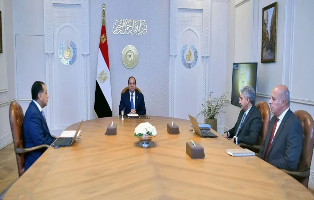 اجتماع الرئيس المصري مع رئيس الوزراء ووزير السياحة