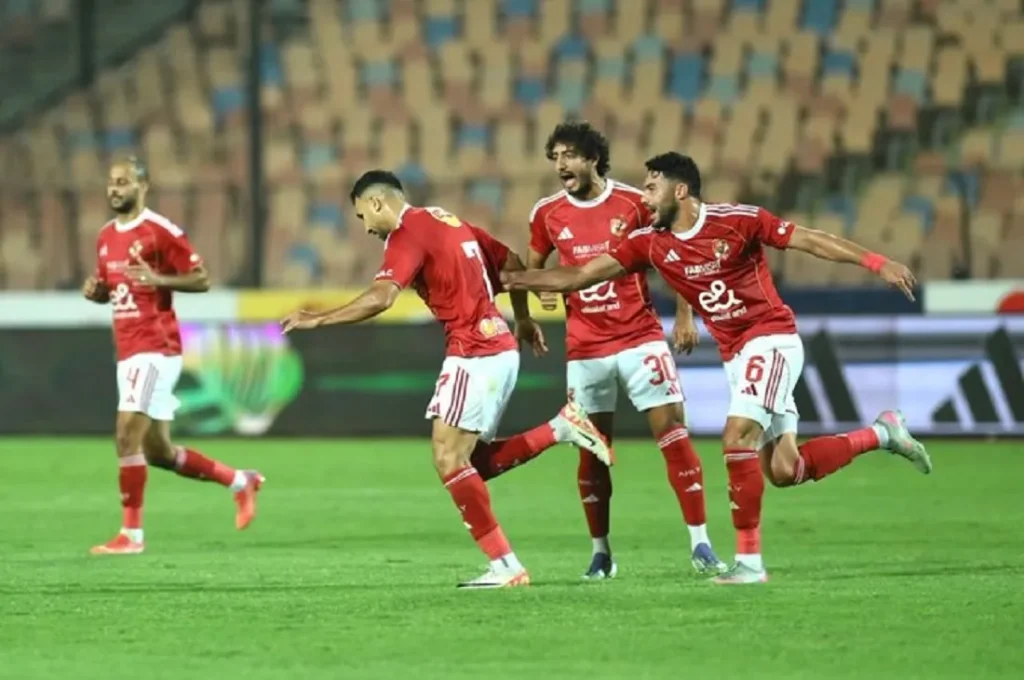 فرحة لاعبي الأهلي بهدف تريزيجيه في مرمى سيراميكا