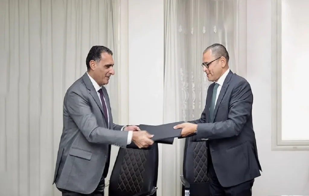 أثناء توقيع البروتوكول بين رئيس مجموعة الاتصال المؤسسي بالبنك الزراعي المصري ومسئولي أمان