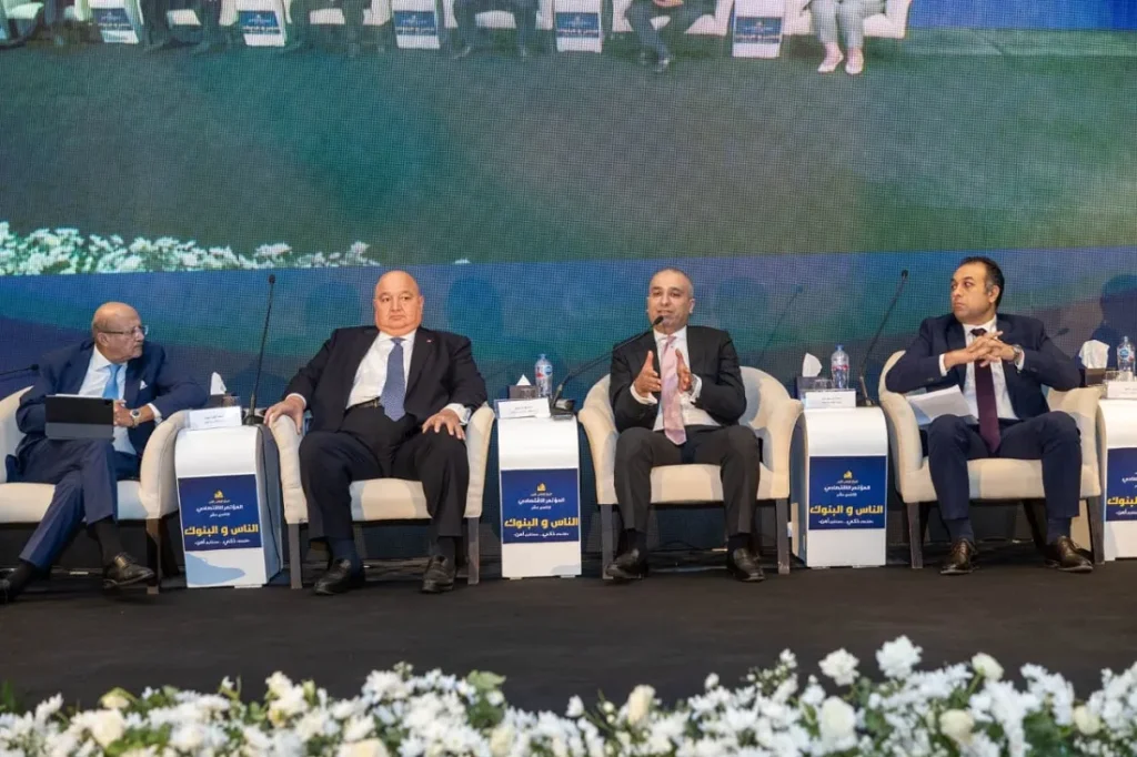 محمد أبو السعود الرئيس التنفيذي للبنك الزراعي المصري أثناء إلقاء كلمته