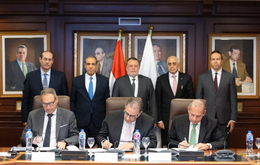 أثناء توقيع بروتوكول التعاون بين بنك مصر ووزارة الخارجية