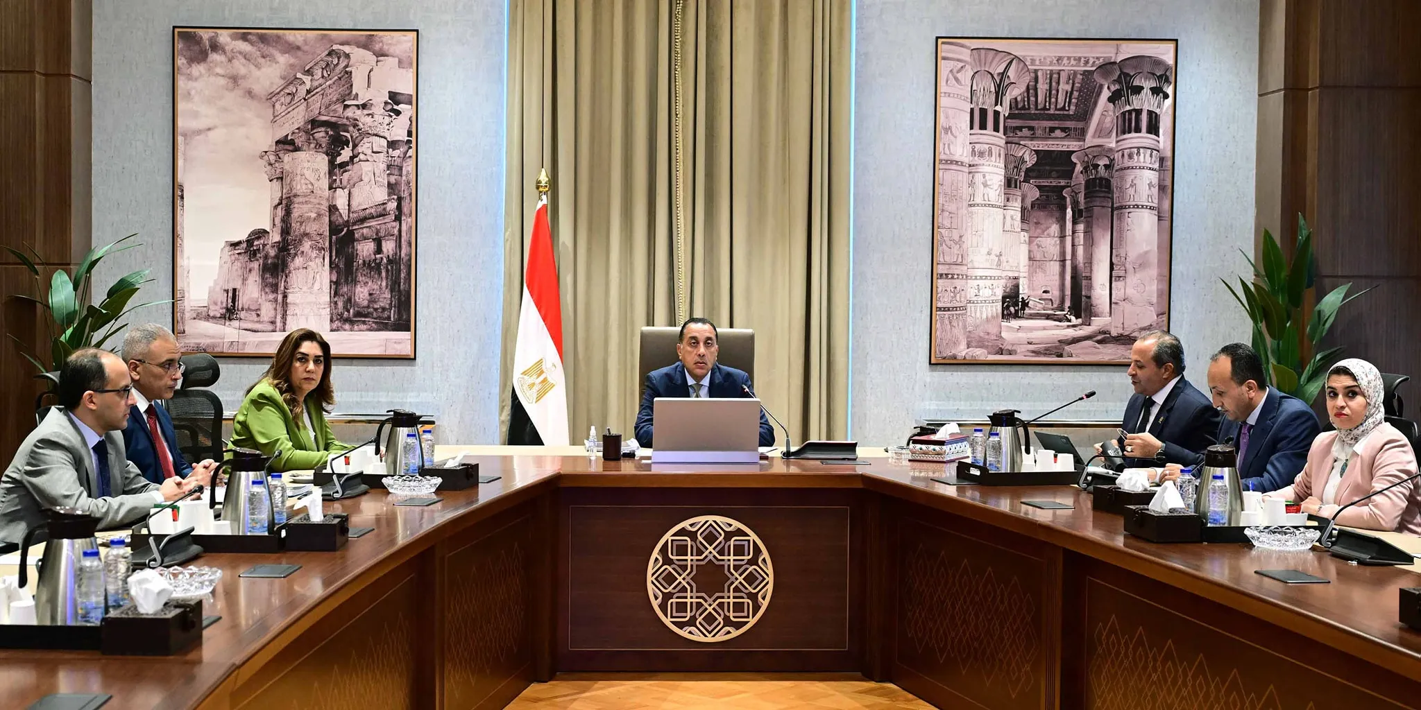 اجتماع رئيس الوزراء مع وزيرة التنمية المحلي ومحافظ بورسعيد