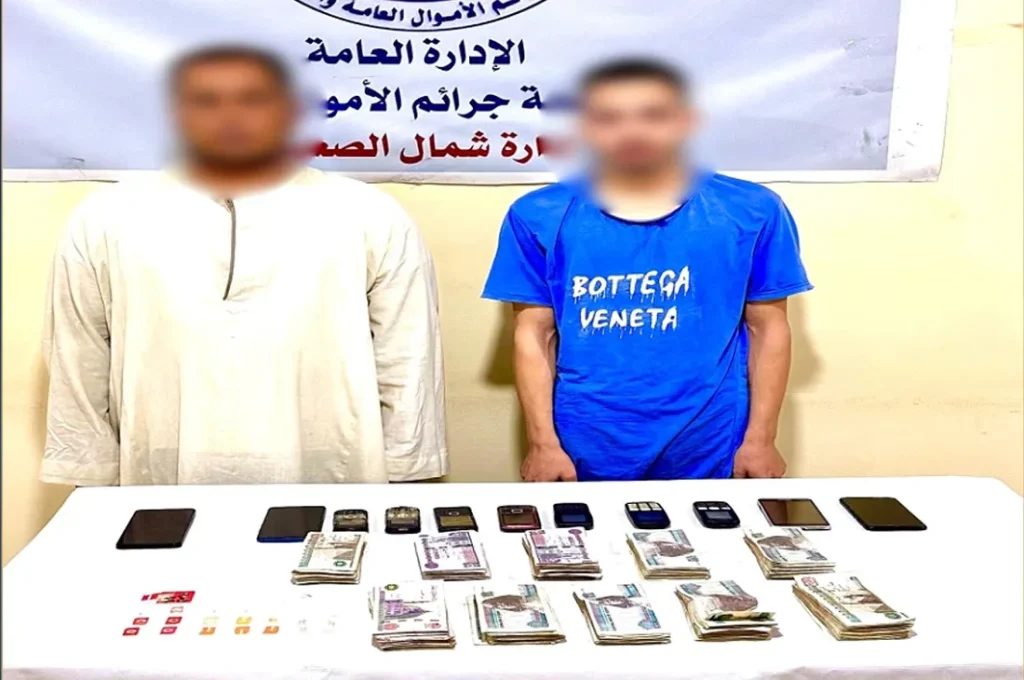 ضبط المتهمان وأمامهما بعض المضبوطات