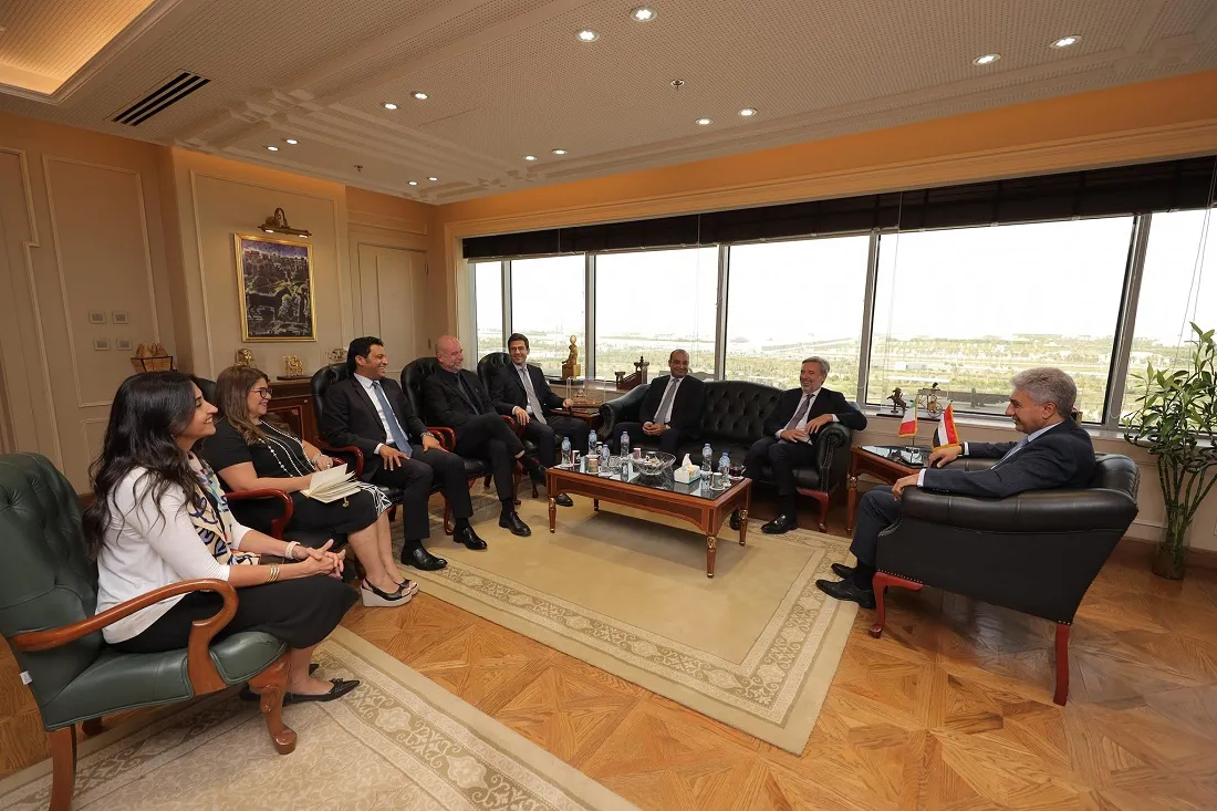 وزير السياحة والآثار يستقبل سفير إيطاليا بالقاهرة