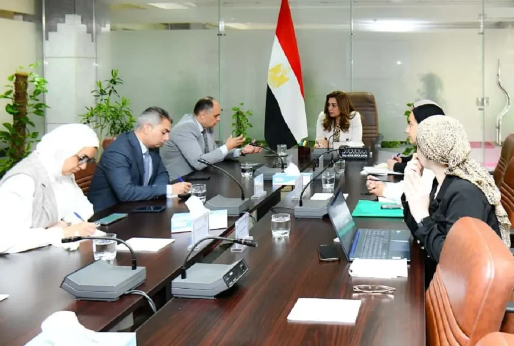 منال عوض القائم بأعمال وزير البيئة تلتقي أعضاء لجنة الاستثمار بالمحميات الطبيعية